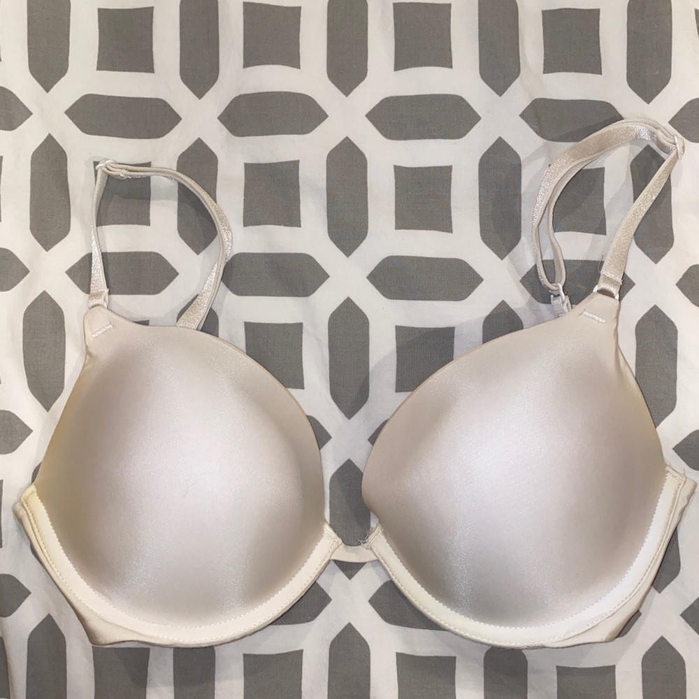 Victoria’s Secret Push up bra 32D!!!
